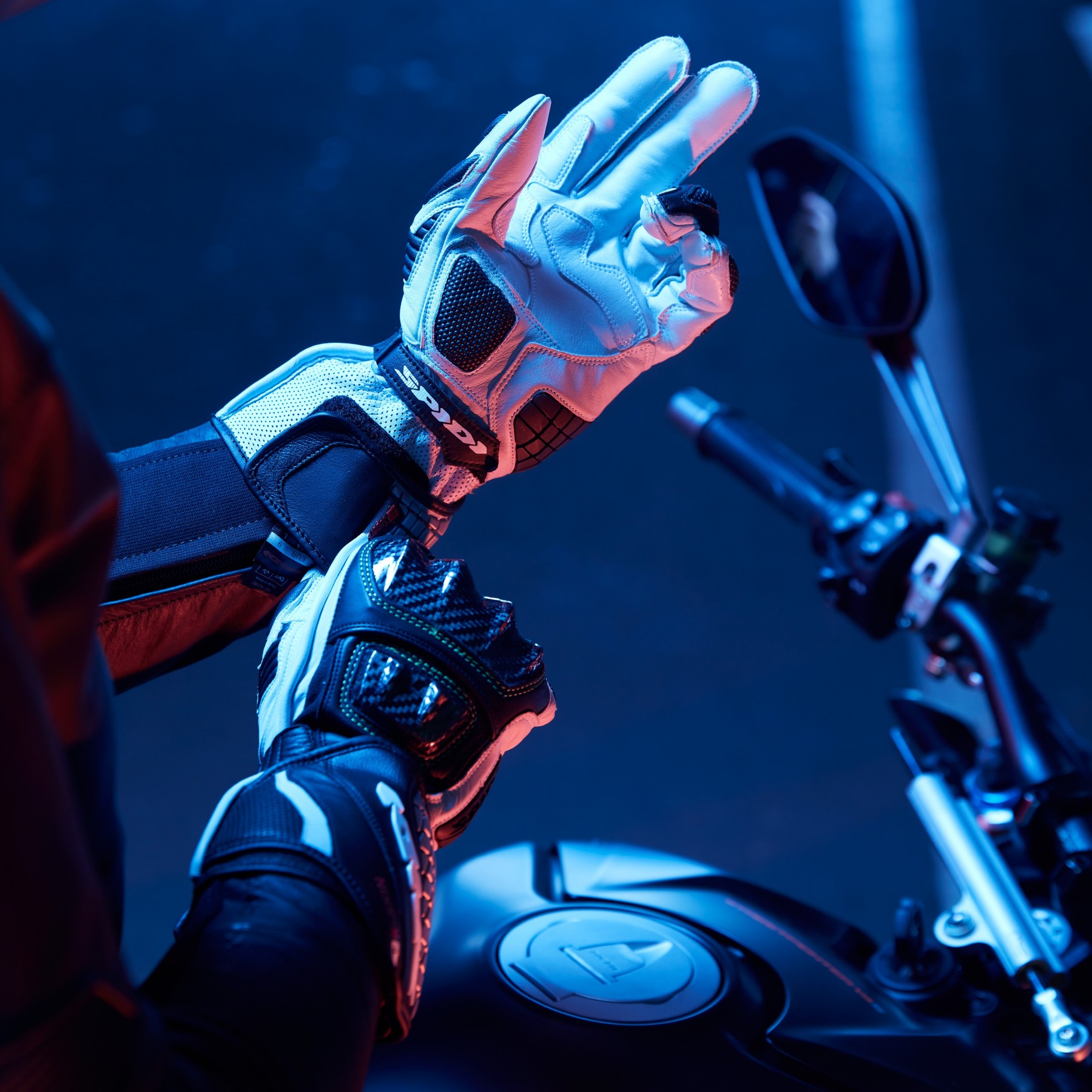 Мото ръкавици SPIDI Carbo Kangaroo BLACK/WHITEМото ръкавици SPIDI Carbo Kangaroo BLACK/WHITE - Image 4